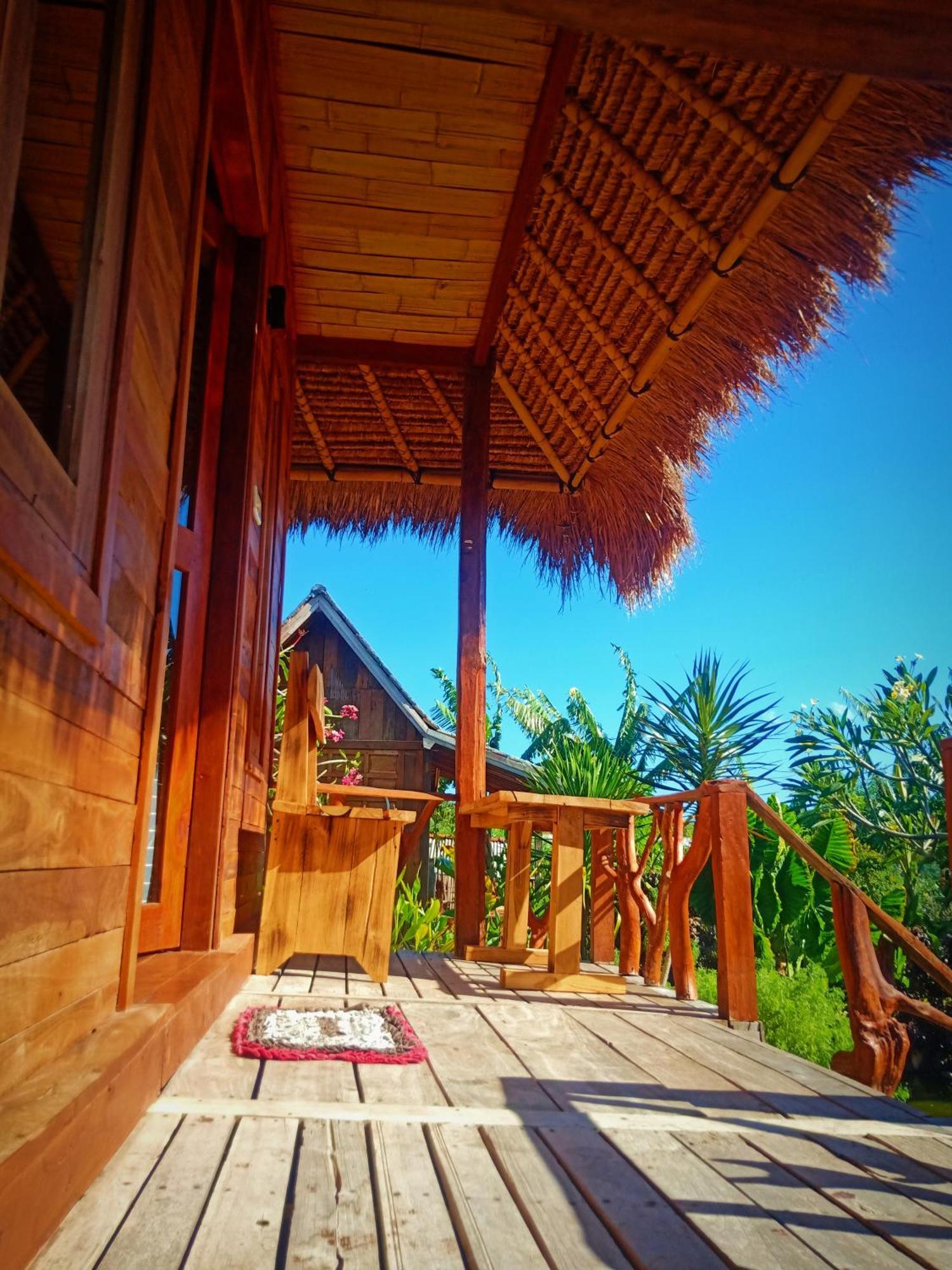 Umah Kayu 2-Menjangan Homestay Banyuwedang Eksteriør bilde